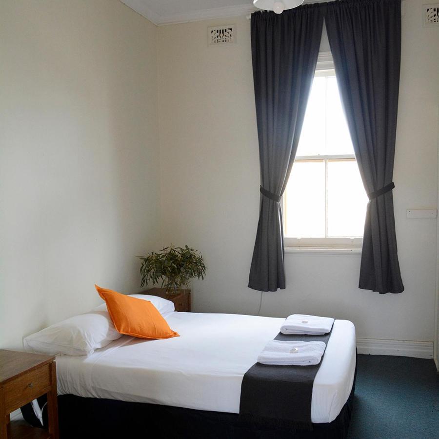 Shamrock Hotel Motel Temora ภายนอก รูปภาพ